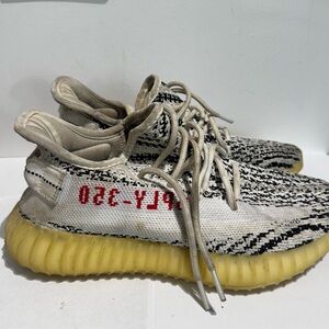 Adidas Yeezy Boost 350 V2 in a light. NO INSOLES